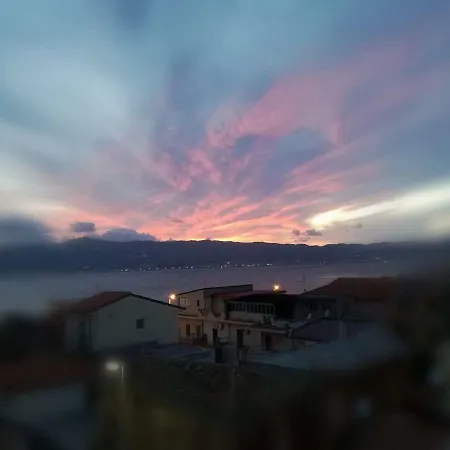 Affaccio Sullo Stretto Apartman